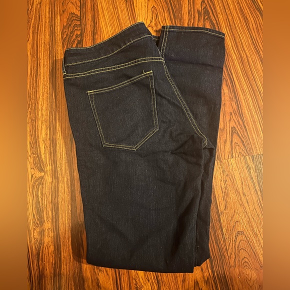 H&M Women’s size 32 dark wash skinny jean - Picture 3 of 3